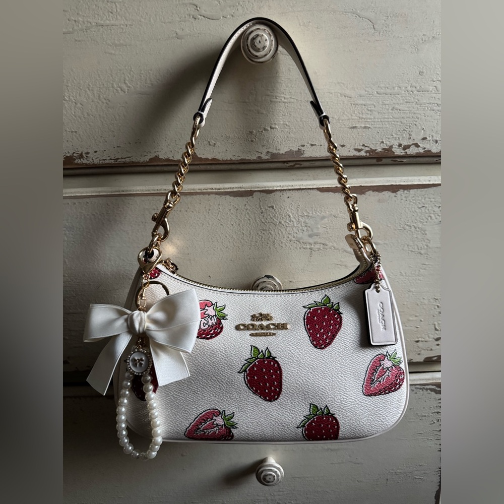 NWT Coach Teri Shoulder Bag With Strawberry Print Chalk Gold - Picture 6 of 13